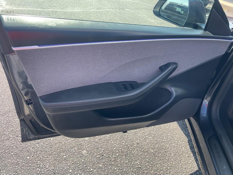 Tesla Model 3 Vehicle Image 18