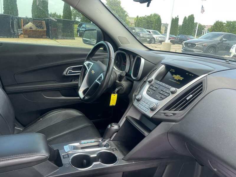 Chevrolet Equinox Vehicle Image 02