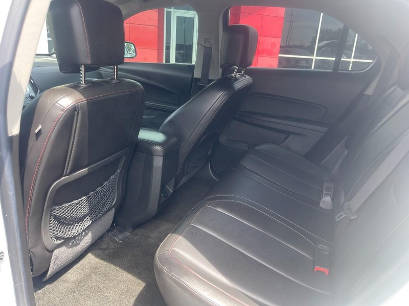 Chevrolet Equinox Vehicle Image 12