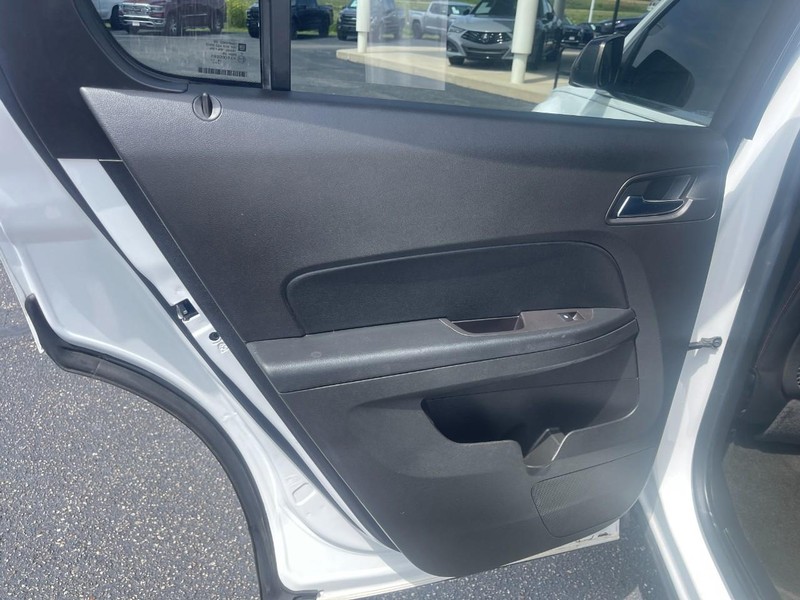 Chevrolet Equinox Vehicle Image 13