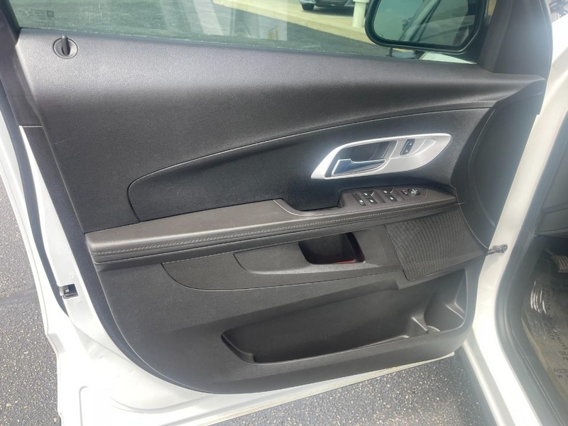 Chevrolet Equinox Vehicle Image 15