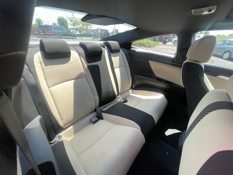 Honda Civic Coupe Vehicle Image 12