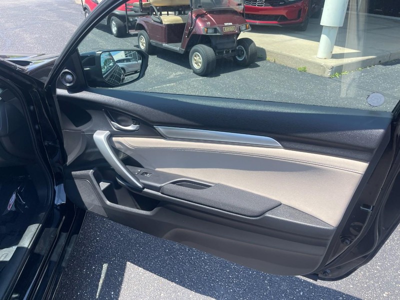 Honda Civic Coupe Vehicle Image 13