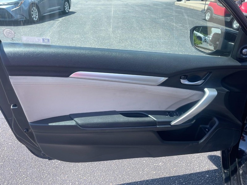 Honda Civic Coupe Vehicle Image 16