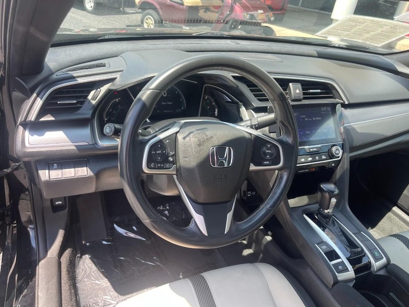 Honda Civic Coupe Vehicle Image 18