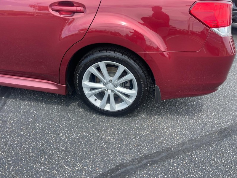 Subaru Legacy Vehicle Image 05