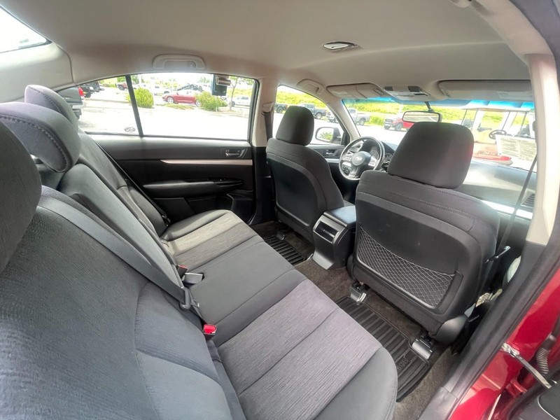 Subaru Legacy Vehicle Image 13