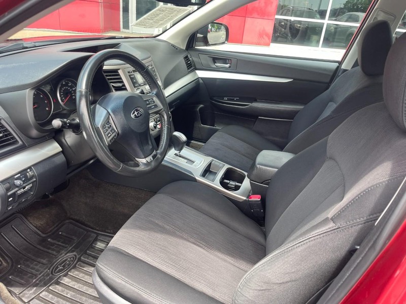 Subaru Legacy Vehicle Image 17