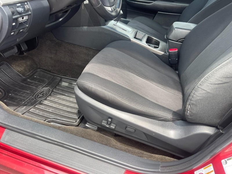 Subaru Legacy Vehicle Image 18