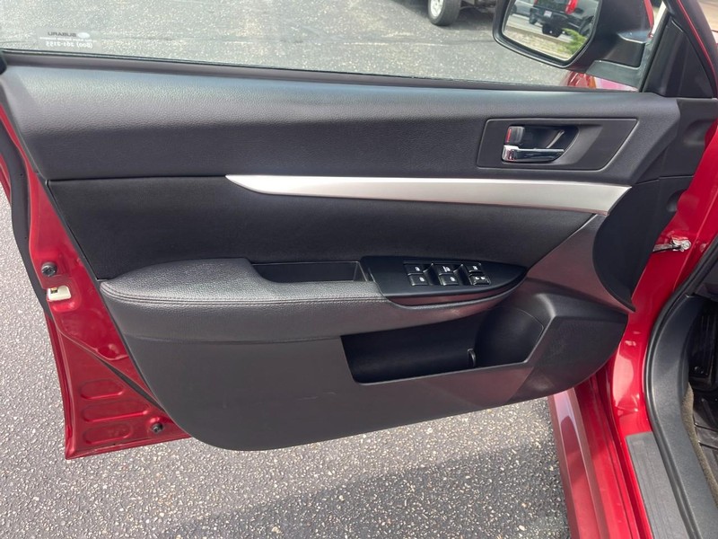 Subaru Legacy Vehicle Image 19