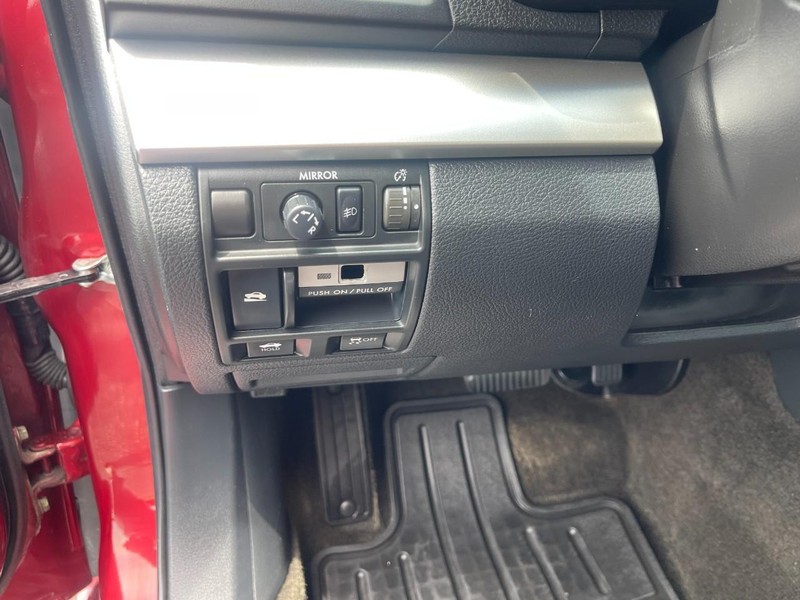 Subaru Legacy Vehicle Image 20
