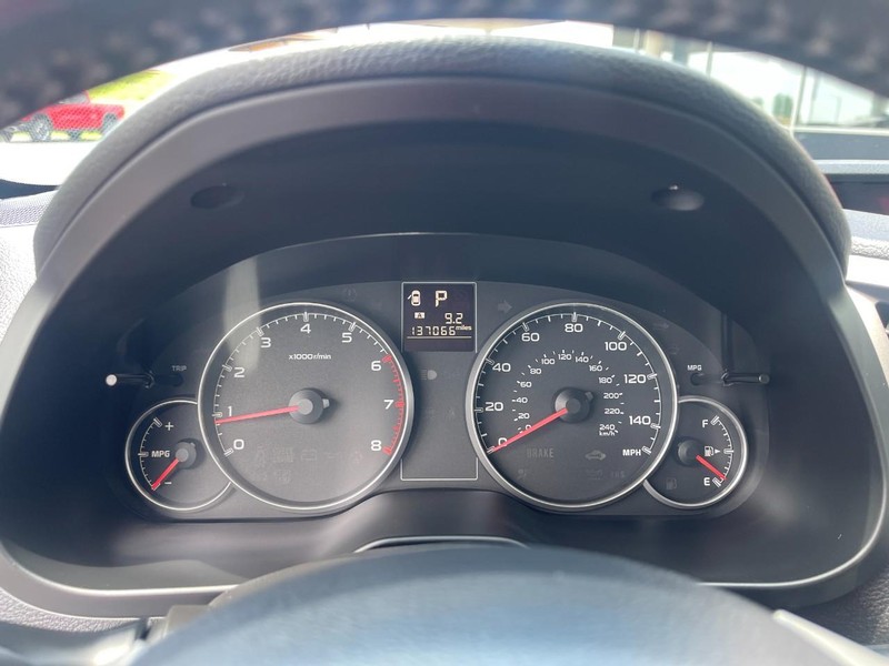 Subaru Legacy Vehicle Image 26