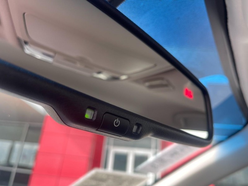 Subaru Legacy Vehicle Image 30