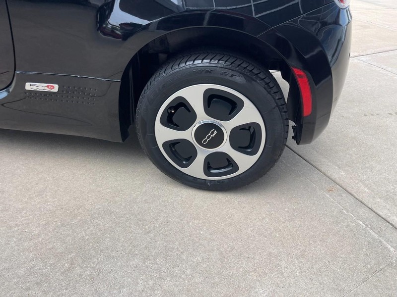 FIAT 500e Vehicle Image 05