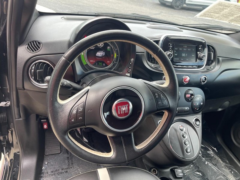 FIAT 500e Vehicle Image 16