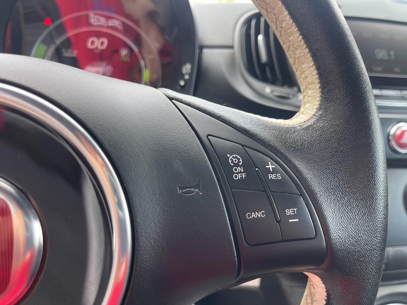 FIAT 500e Vehicle Image 18