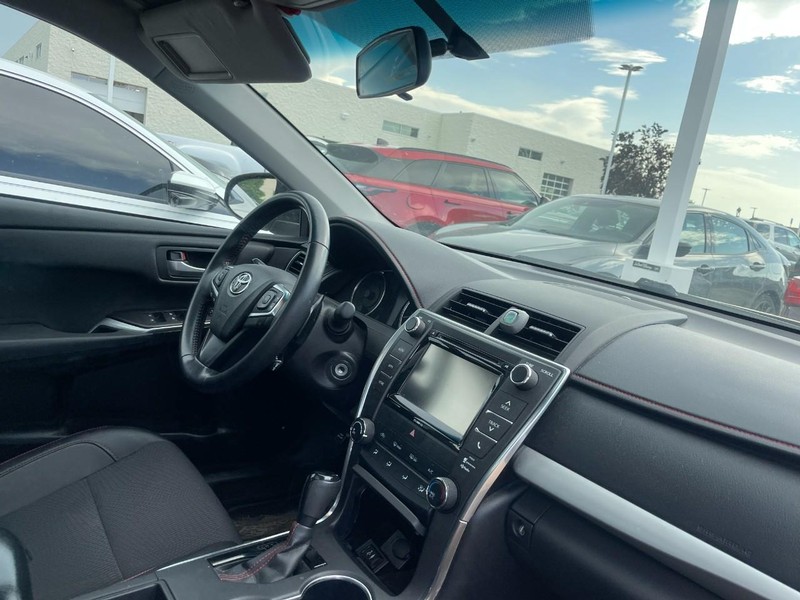 Toyota Camry Vehicle Image 02
