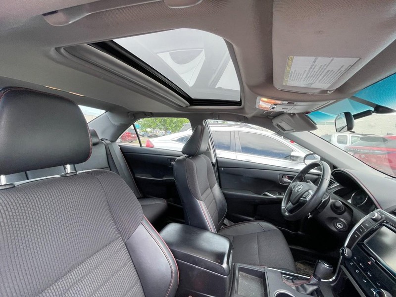 Toyota Camry Vehicle Image 03