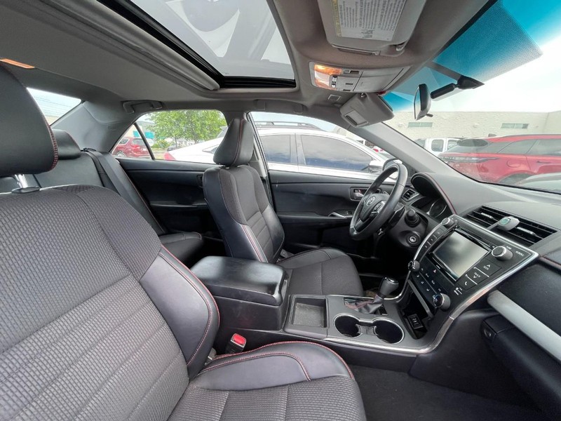 Toyota Camry Vehicle Image 04