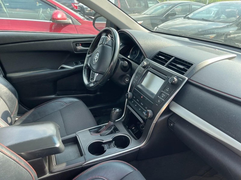 Toyota Camry Vehicle Image 02