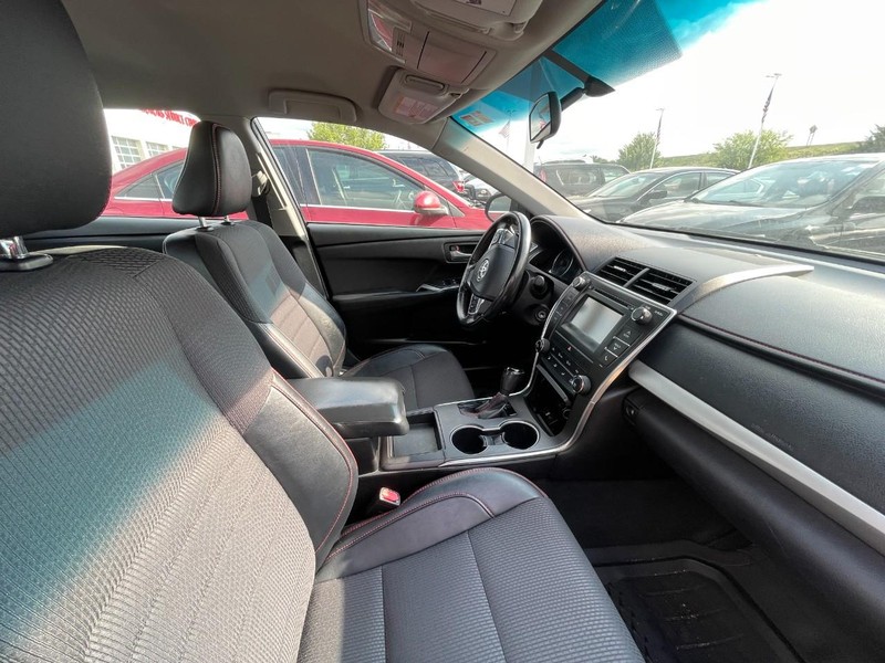 Toyota Camry Vehicle Image 03