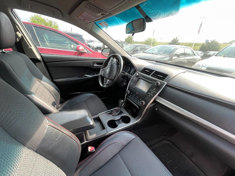 Toyota Camry Vehicle Image 04