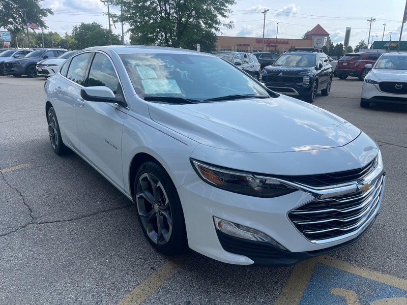 Chevrolet Malibu Vehicle Image 02