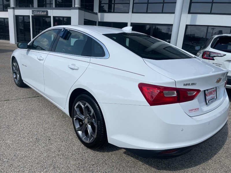 Chevrolet Malibu Vehicle Image 04