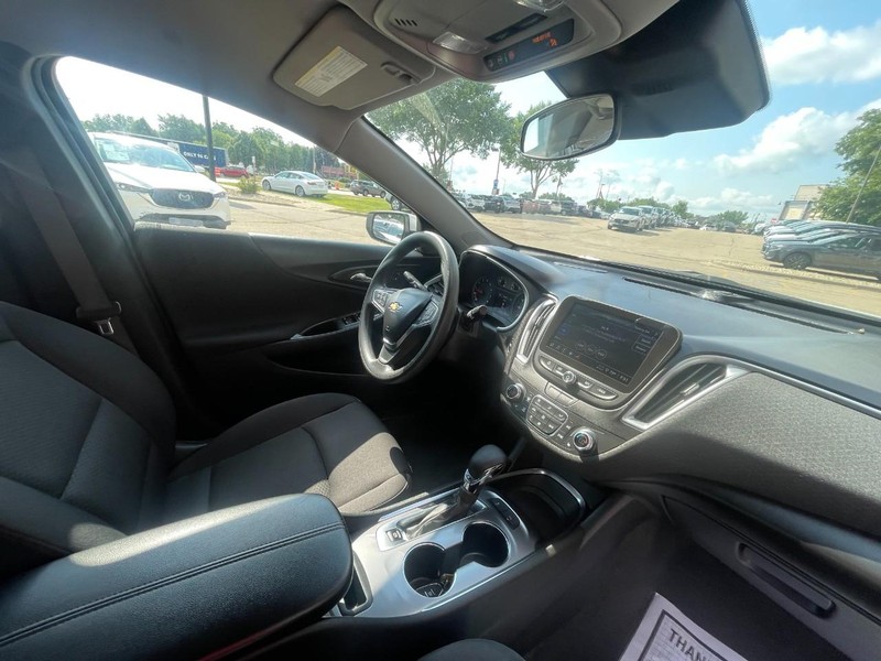 Chevrolet Malibu Vehicle Image 11
