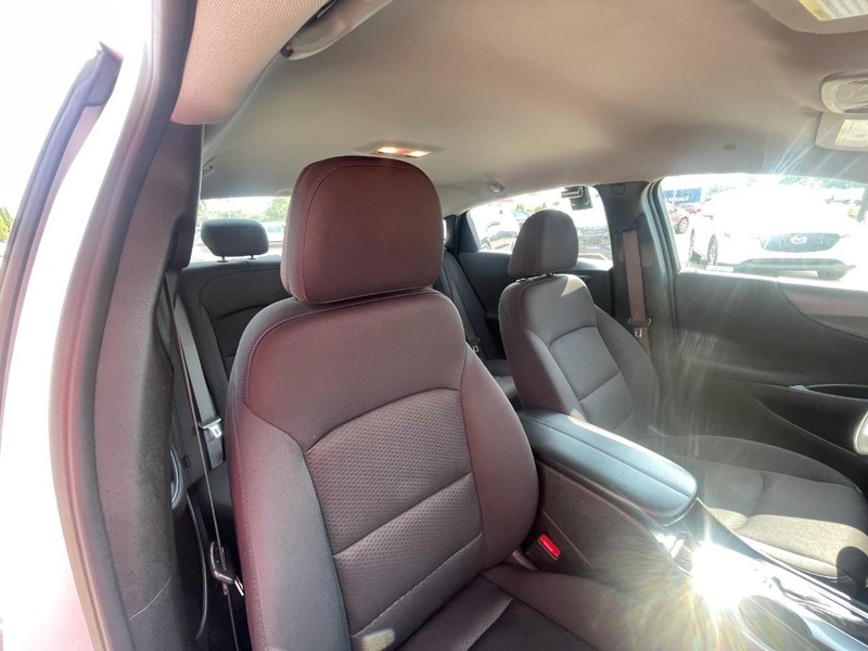 Chevrolet Malibu Vehicle Image 12
