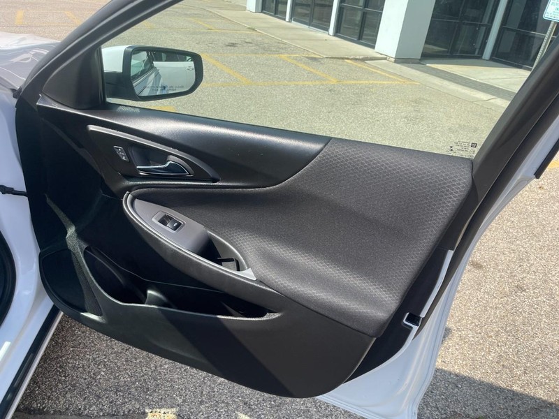 Chevrolet Malibu Vehicle Image 13