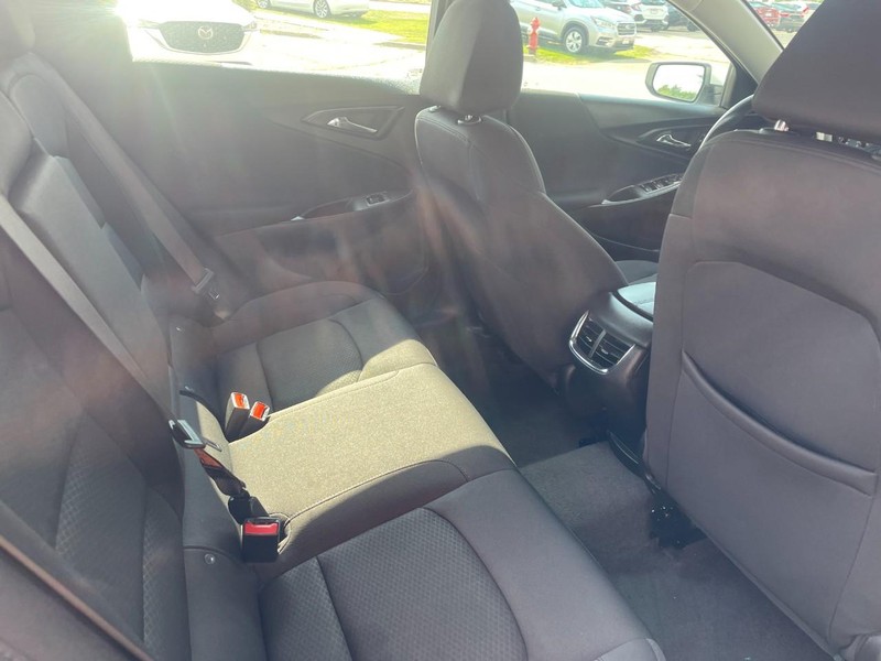 Chevrolet Malibu Vehicle Image 14