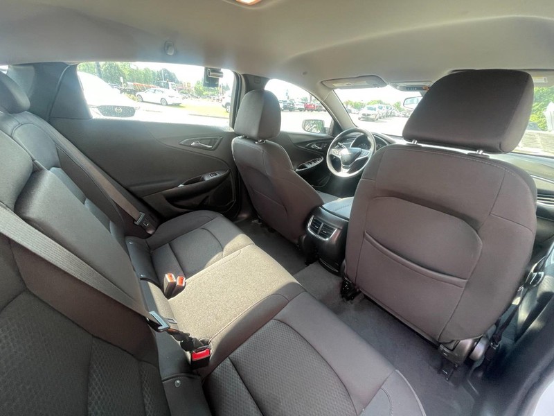 Chevrolet Malibu Vehicle Image 15