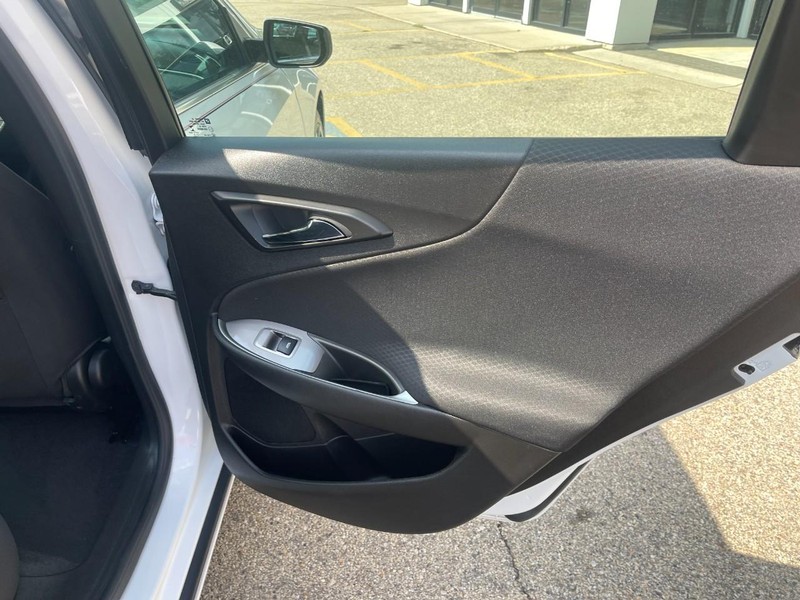 Chevrolet Malibu Vehicle Image 16