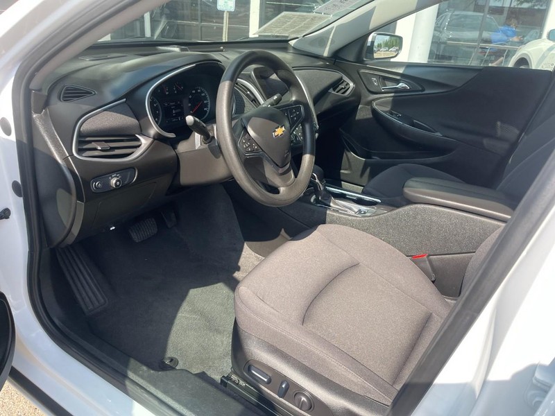 Chevrolet Malibu Vehicle Image 17