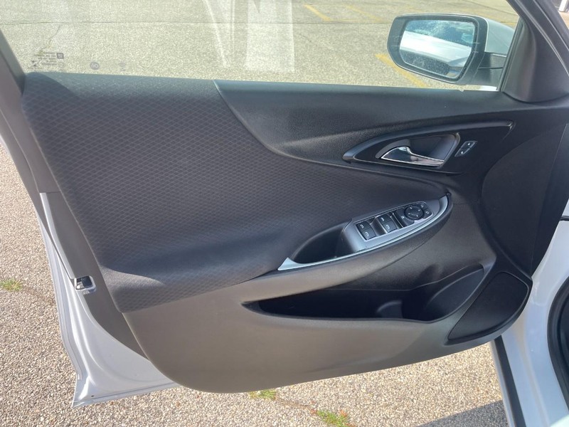 Chevrolet Malibu Vehicle Image 18