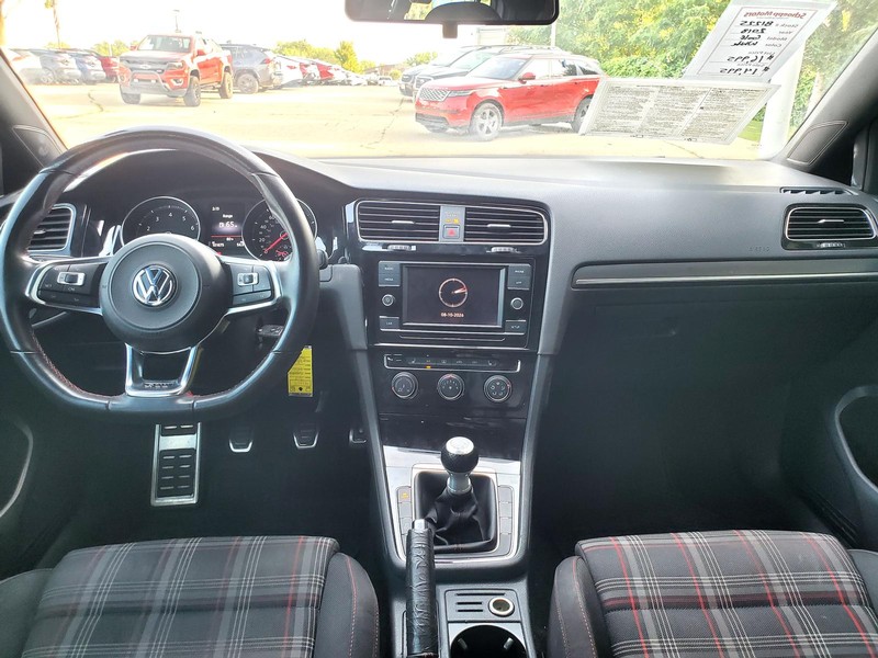 Volkswagen Golf GTI Vehicle Image 08