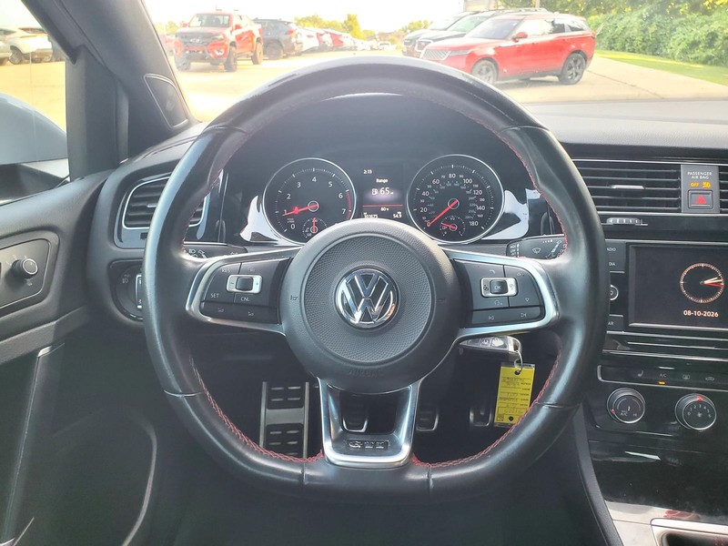 Volkswagen Golf GTI Vehicle Image 09