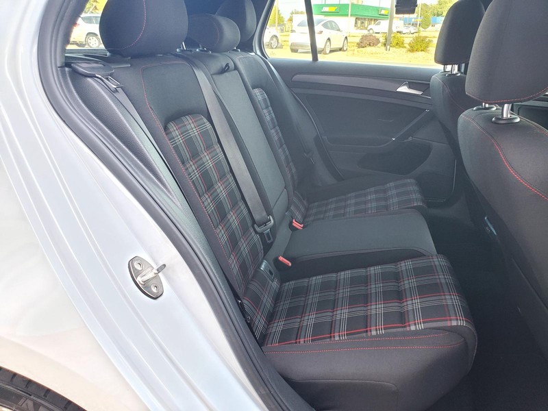 Volkswagen Golf GTI Vehicle Image 14