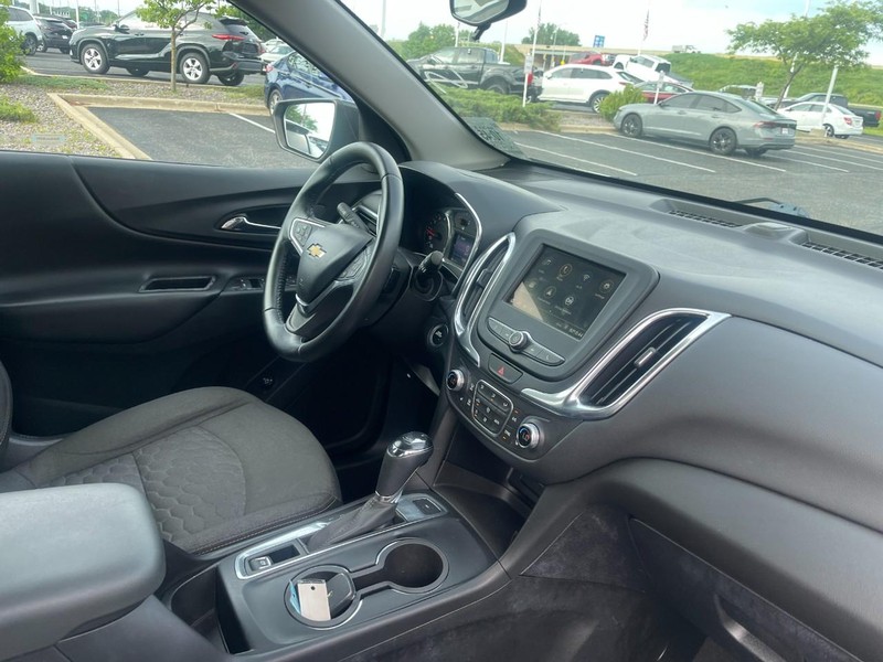 Chevrolet Equinox Vehicle Image 02