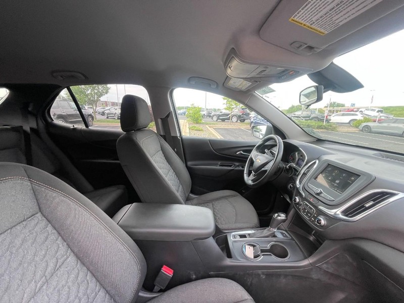 Chevrolet Equinox Vehicle Image 03