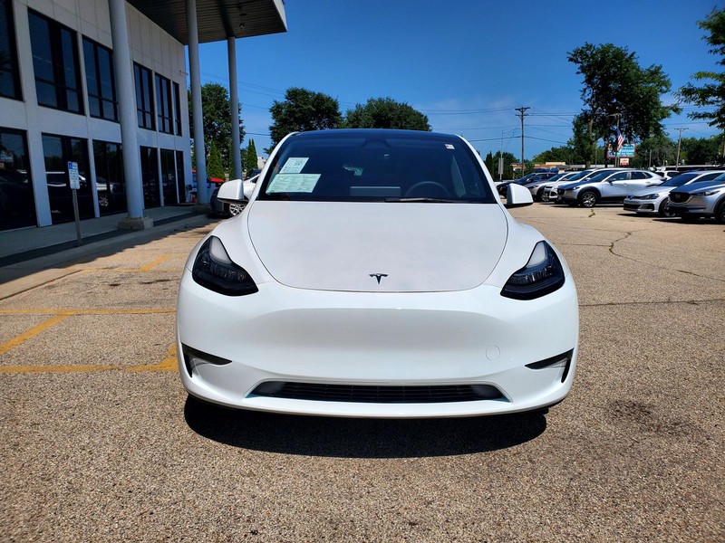 Tesla Model Y Vehicle Image 02