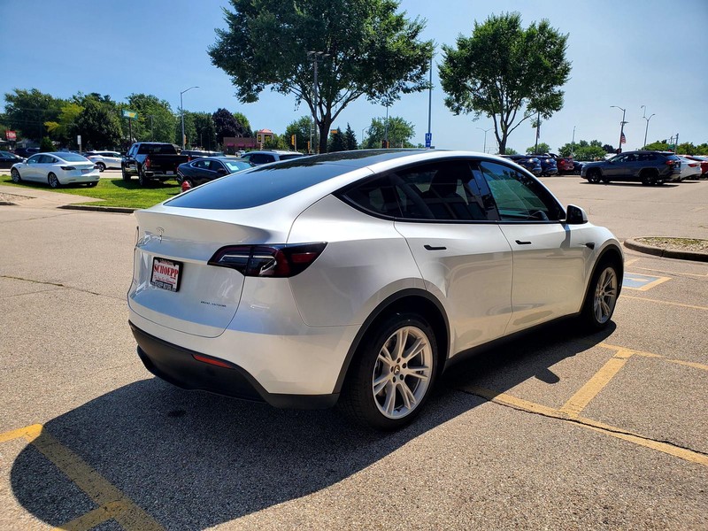 Tesla Model Y Vehicle Image 05