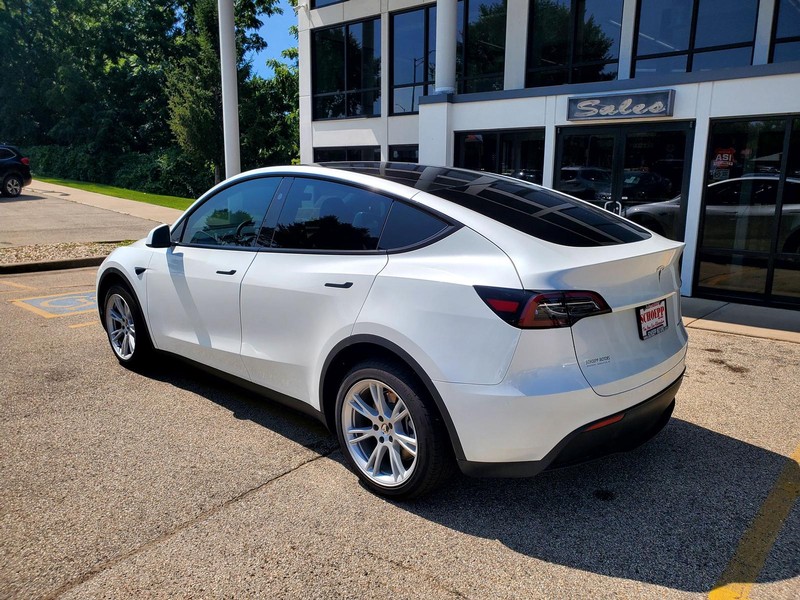 Tesla Model Y Vehicle Image 07