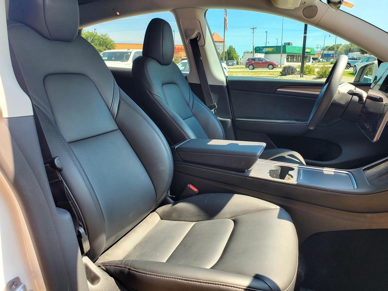 Tesla Model Y Vehicle Image 13