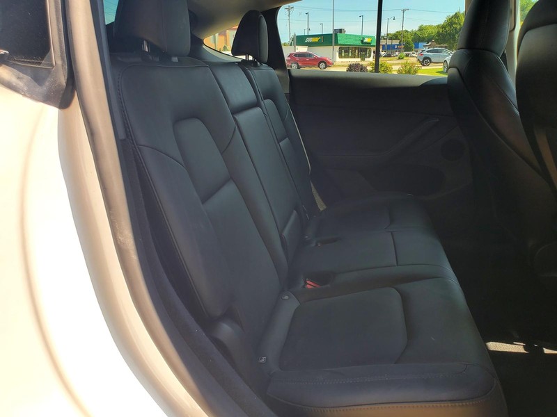 Tesla Model Y Vehicle Image 14
