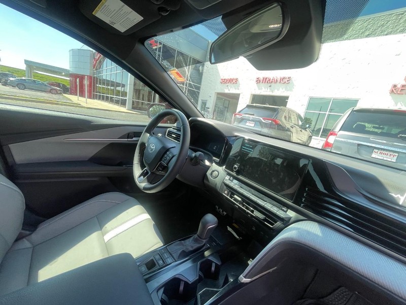 Toyota Camry Vehicle Image 05