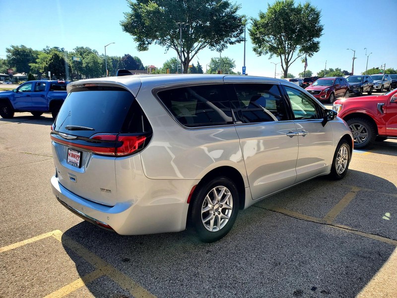 Chrysler Pacifica Vehicle Image 05