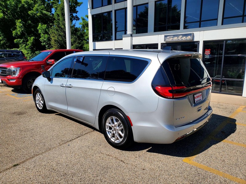 Chrysler Pacifica Vehicle Image 07