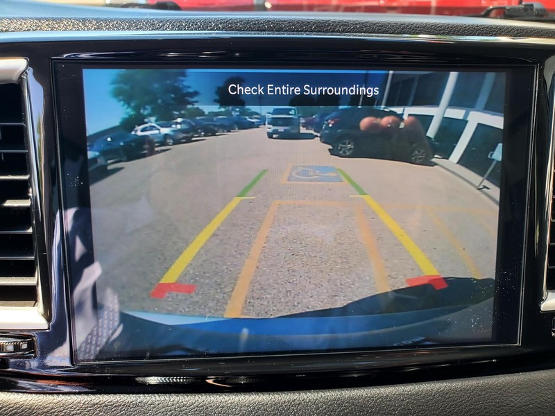 Chrysler Pacifica Vehicle Image 11